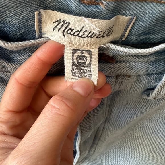 Madewell Curvy Relaxed Denim Shorts — Light Wash - Picture 2 of 8